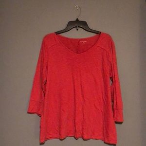 Red quarter length T-shirt